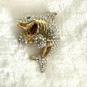 Goldtone Rhinestone Shark Brooch Pin. NWOT